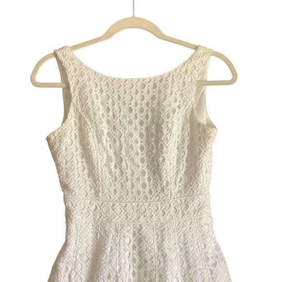White House Black Market White Crocheted Eyelet Overlay Dress. Size 0. - Picture 2 of 9